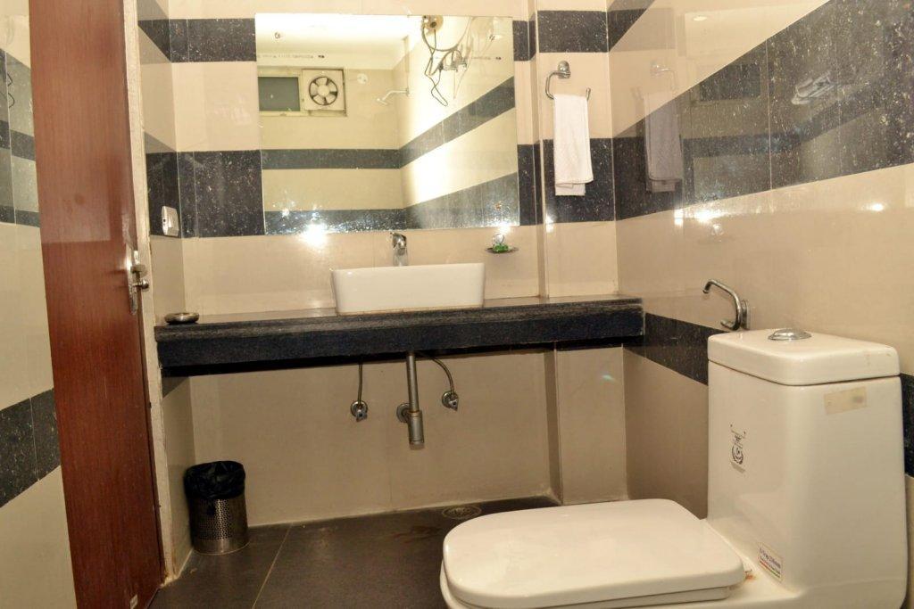 Oyo Hotel Blu Pebbles Near Delhi Airport New Delhi Exterior photo